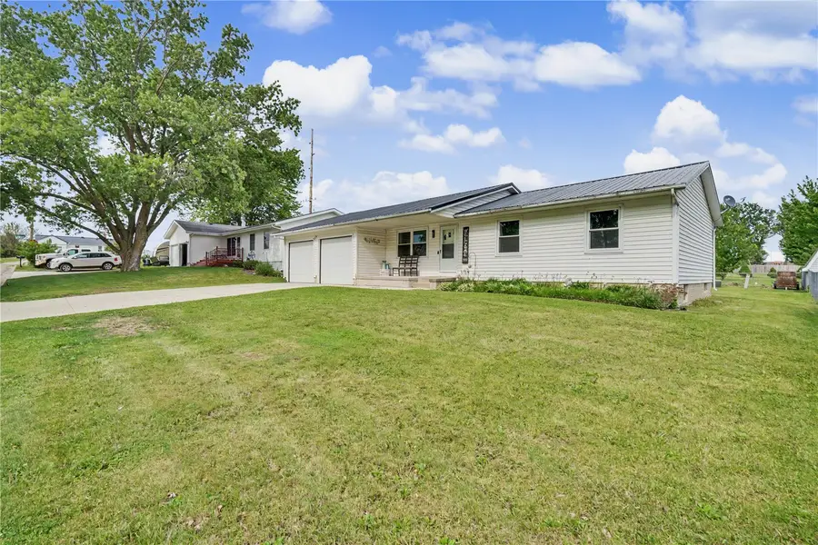 1304 Grande Avenue, Center Point, IA 52213 - #3