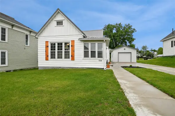 704 15th Street, Belle Plaine, IA 52208