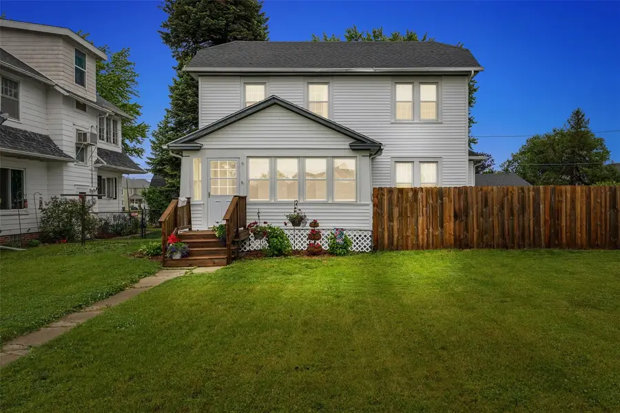 904 2nd Avenue, Vinton, IA 52349 - #2