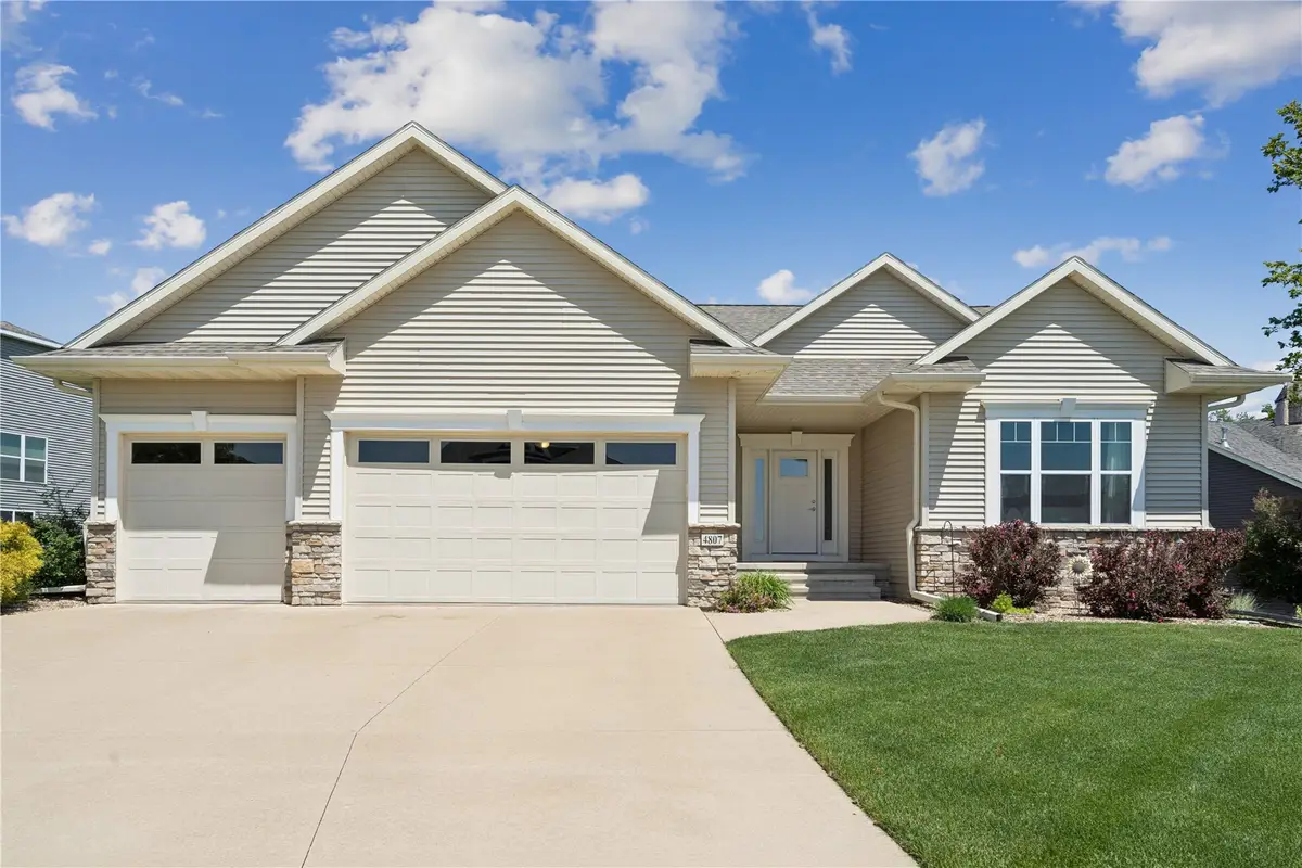 4807 Hay Field Ct Sw, Cedar Rapids, IA 52404 - #1