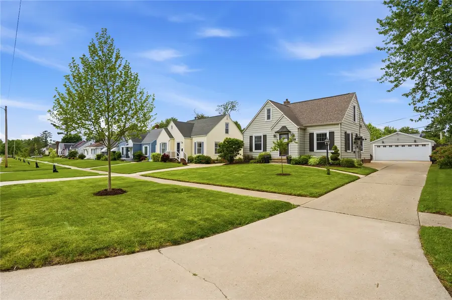 2610 E Avenue Ne, Cedar Rapids, IA 52402 - #2