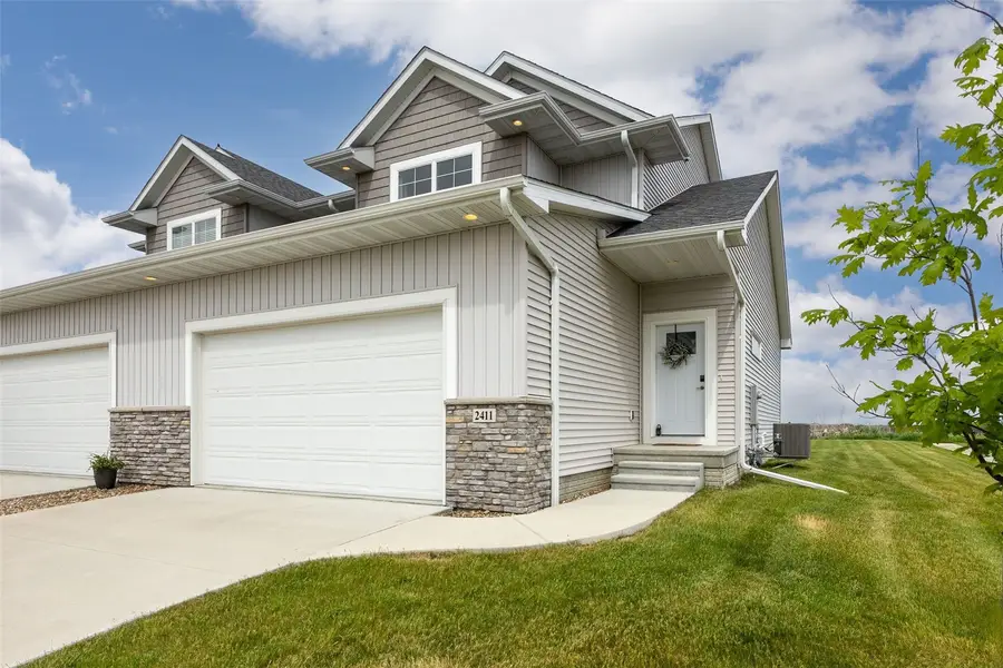 2411 Bluegrass St, Marion, IA 52302 - #2