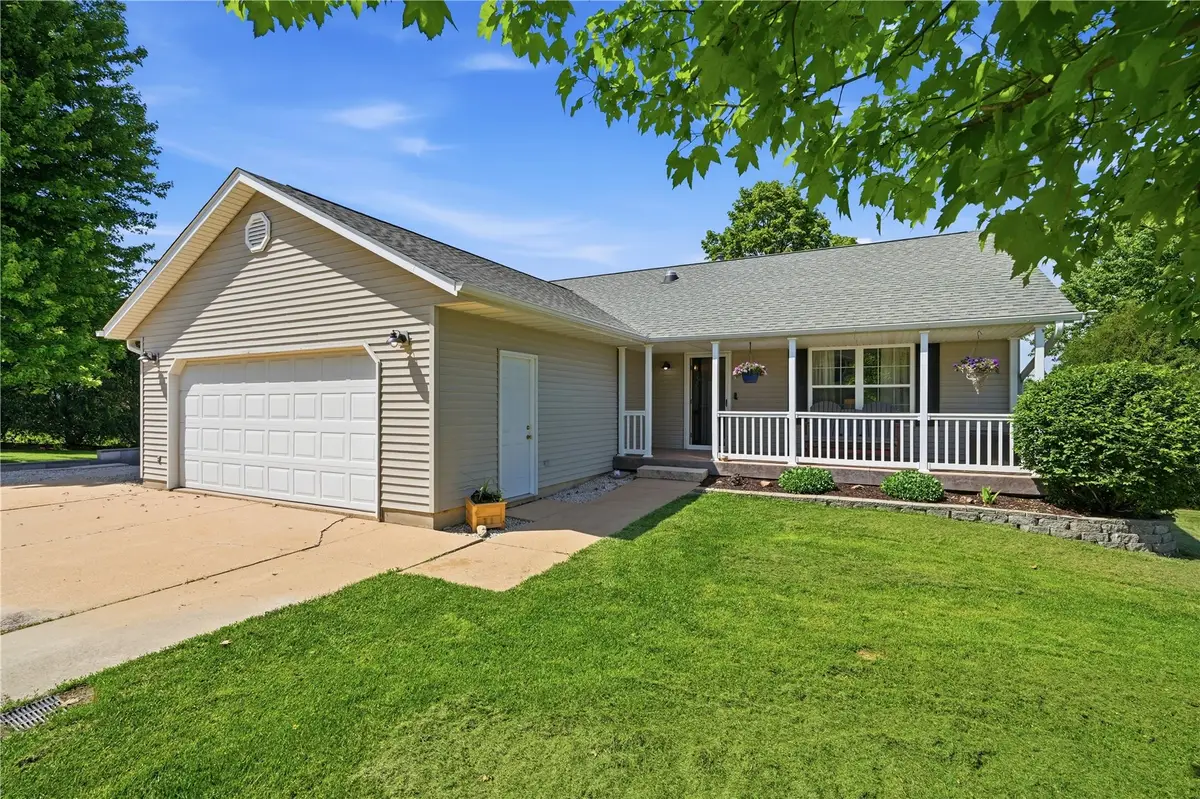 904 6th Avenue, Coggon, IA 52218 - #1