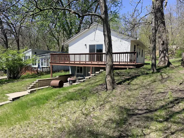 6181&6182 North Lakeshore Drive, Brooklyn, IA 52211