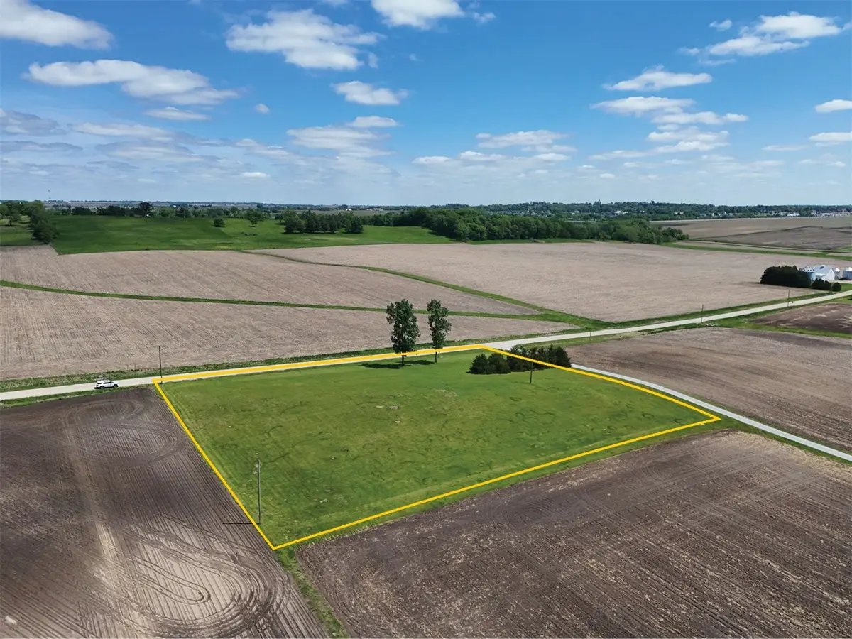 898 Henik Rd., Mount Vernon, IA 52314 - #1