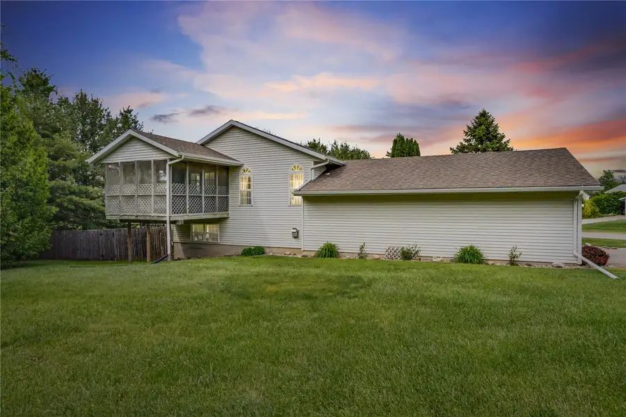 105 Richland Avenue, Urbana, IA 52345 - #3