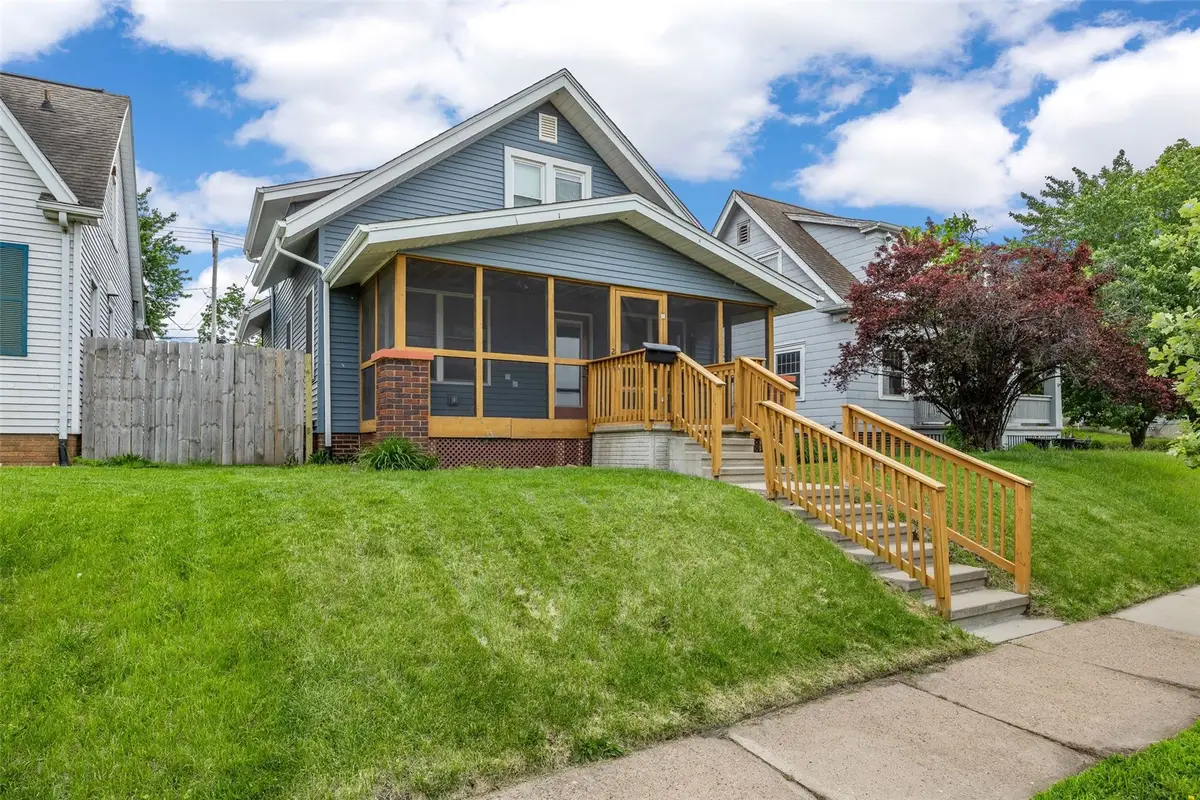 2004 C Street Sw, Cedar Rapids, IA 52404 - #1