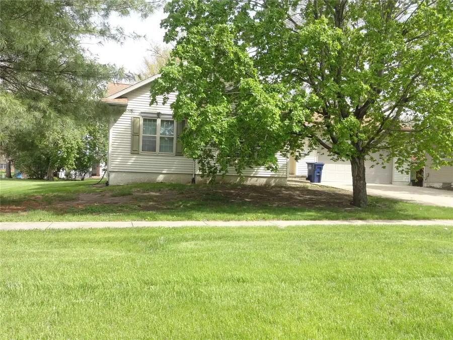 680 W Washington St, Marengo, IA 52301 - #2
