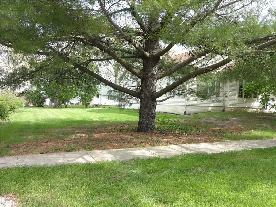 680 W Washington St, Marengo, IA 52301 - #3