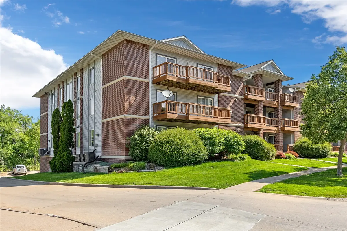 534 West Side Dr, Iowa City, IA 52246 - #1