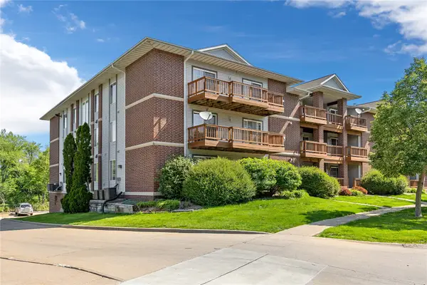 534 West Side Dr, Iowa City, IA 52246