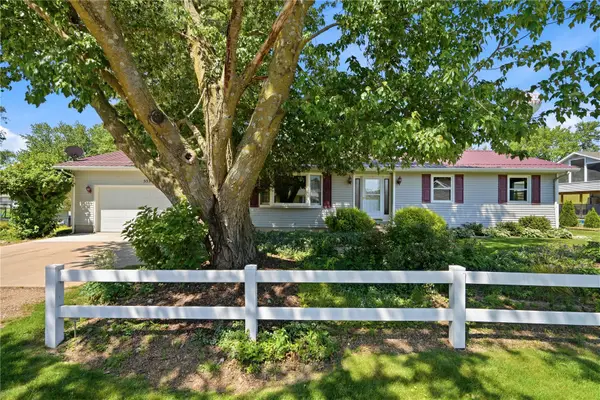 553 6th Street N, Central City, IA 52214