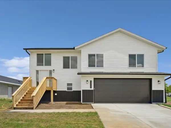 1420 Duncan Drive Lane, Muscatine, IA 52761