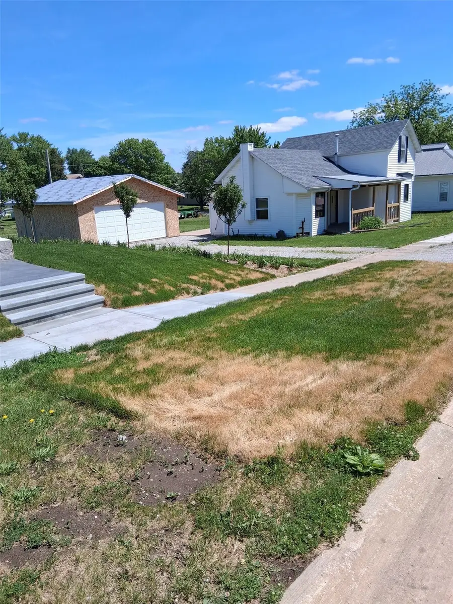 4 Wood St, Urbana, IA 52345 - #2