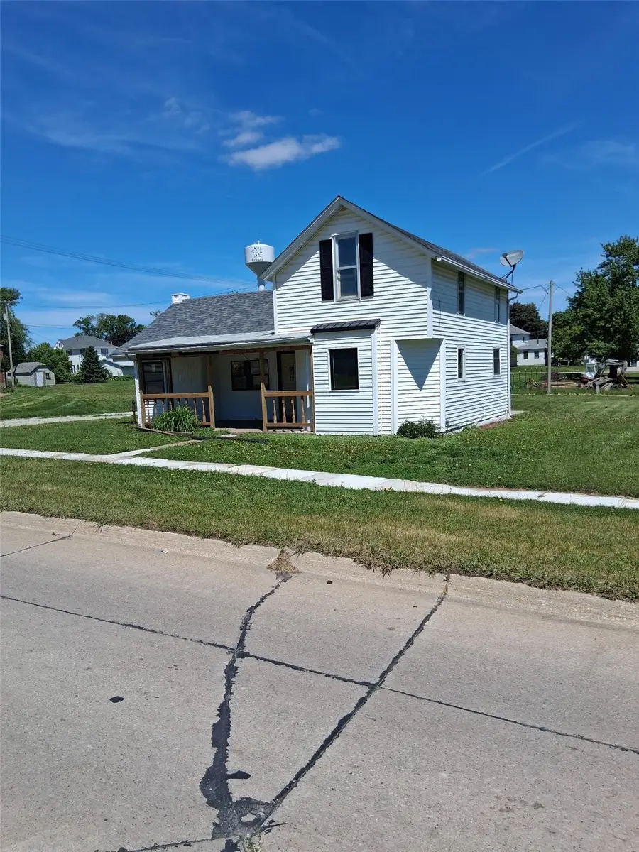 4 Wood St, Urbana, IA 52345 - #3
