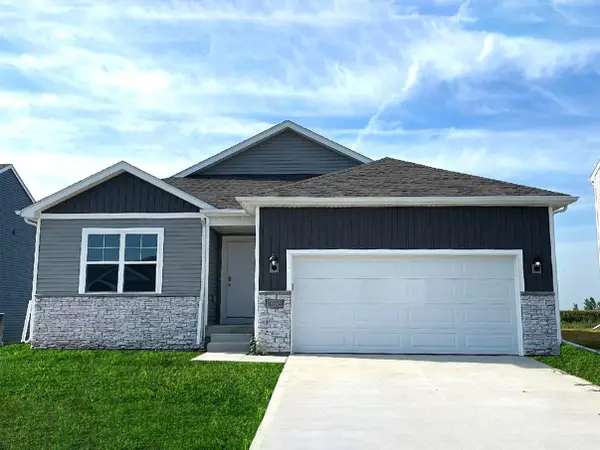 2755 Cecelia Drive, Hiawatha, IA 52233