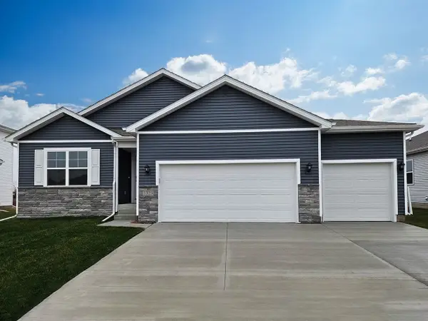 2869 Prairielight Drive, Hiawatha, IA 52233