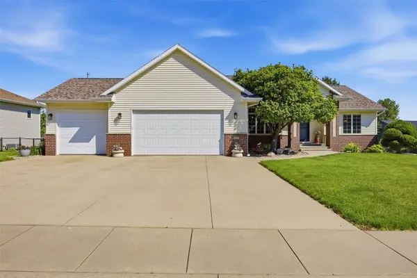 407 Wildflower Drive, Fairfax, IA 52228