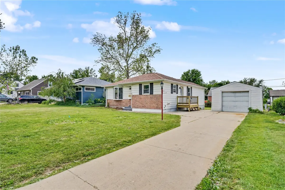 1430 8th St, Marion, IA 52302 - #1