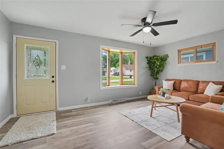 1430 8th St, Marion, IA 52302 - #2