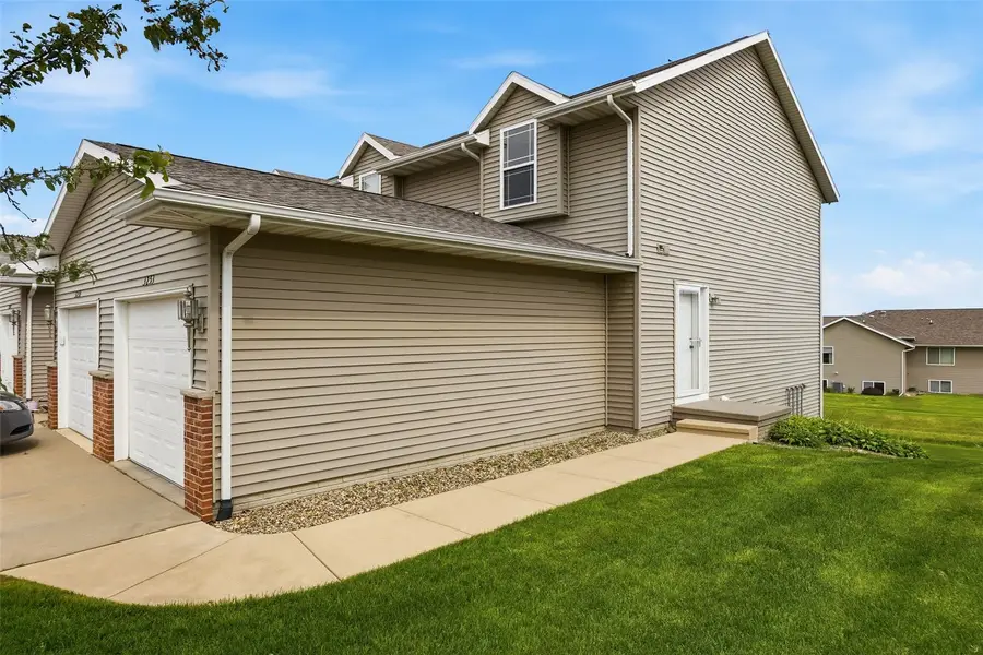 3253 Prairie Bend Circle, Marion, IA 52302 - #3