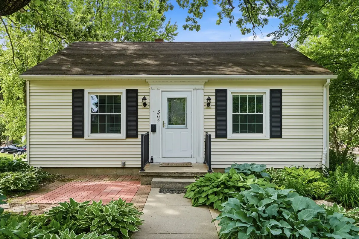 305 E Cedar Street, Anamosa, IA 52205 - #1