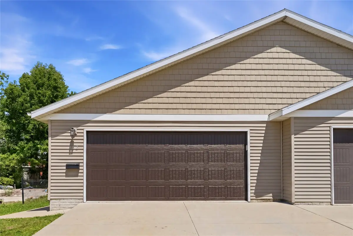 122 33rd Street Drive Se, Cedar Rapids, IA 52403 - #1
