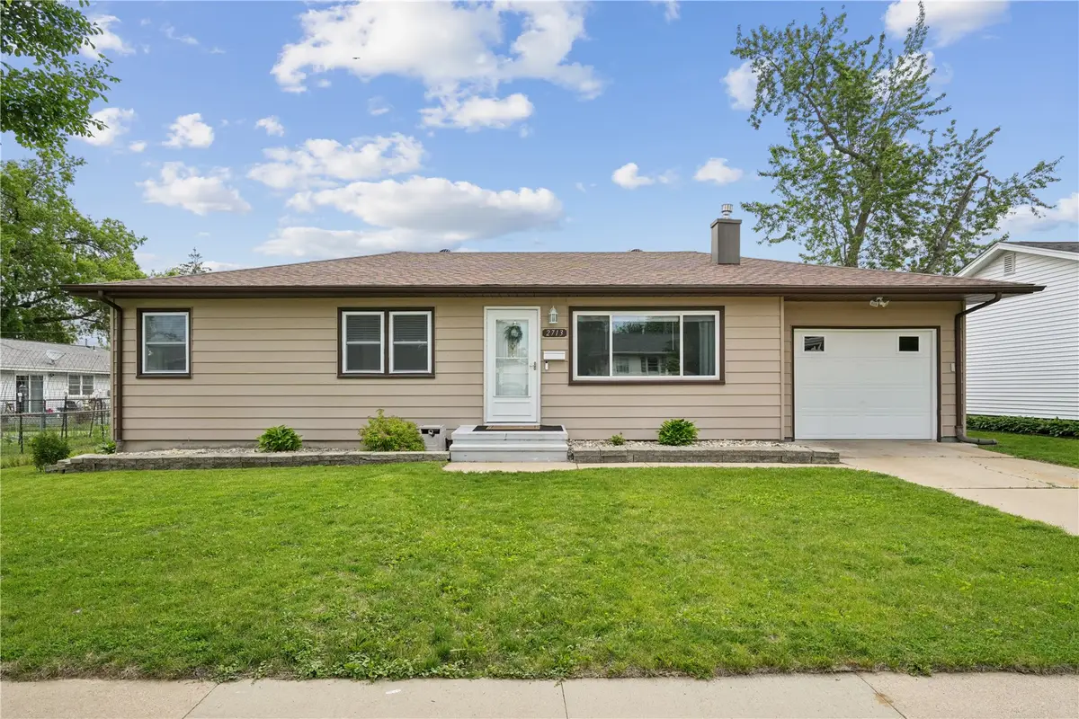 2713 Evelyn Drive Sw, Cedar Rapids, IA 52404 - #1