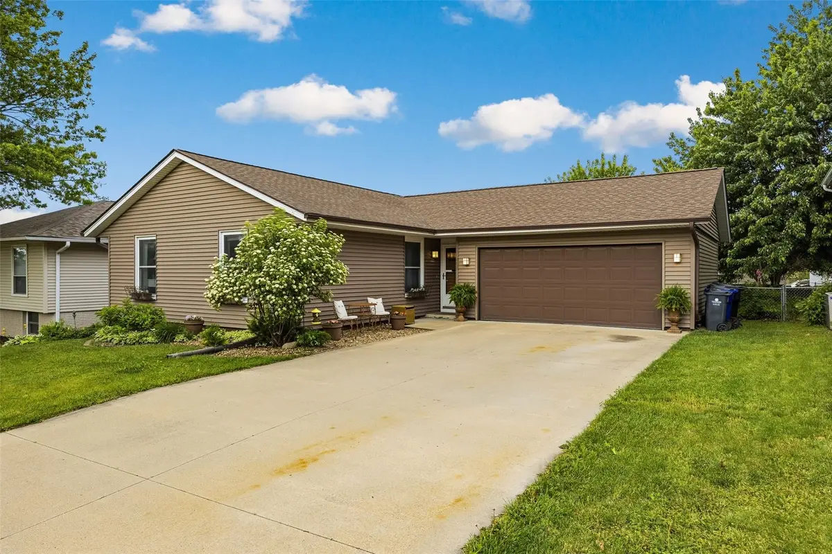 606 Olive Drive Nw, Cedar Rapids, IA 52405 - #1