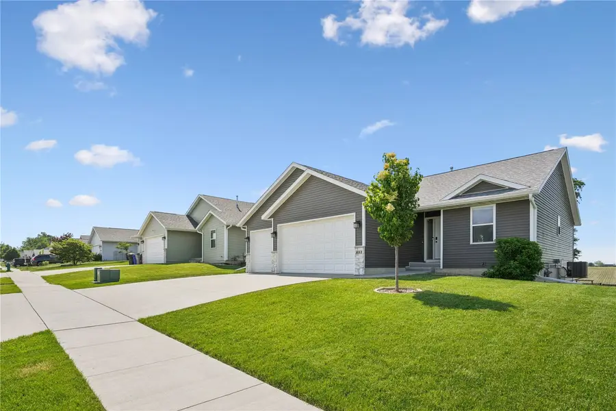 453 68th Avenue Sw, Cedar Rapids, IA 52404 - #2