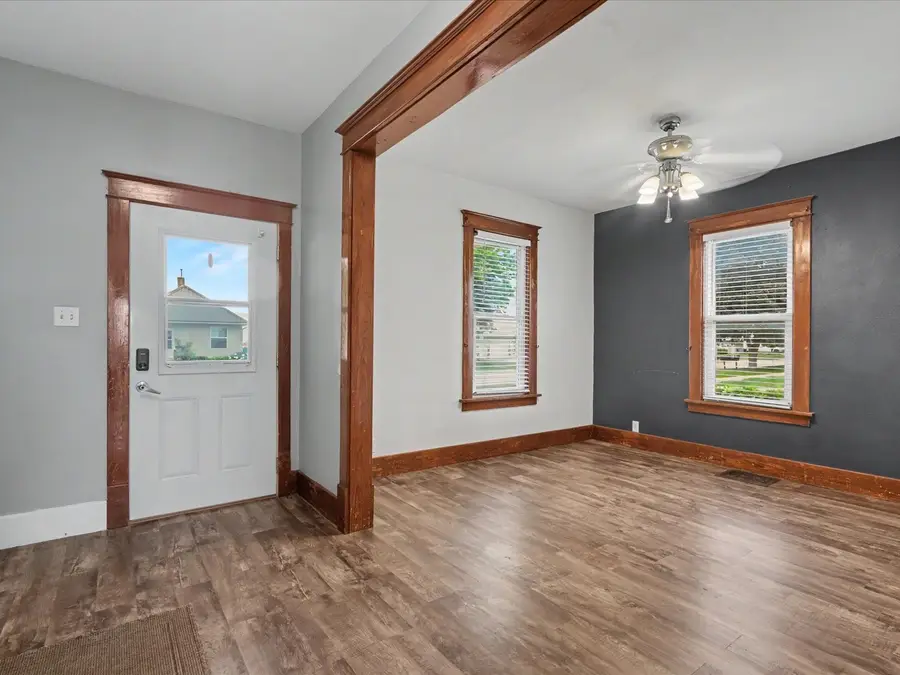 404 W 1st St, Mechanicsville, IA 52306 - #3
