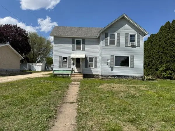 125 Jackson Street W, Winthrop, IA 50682
