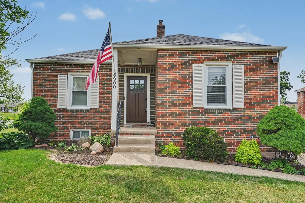 3900 Hart Court Ne, Cedar Rapids, IA 52402 - #1