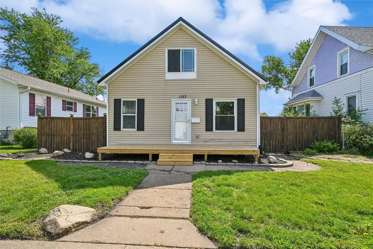 1127 10th Street Nw, Cedar Rapids, IA 52405 - #1