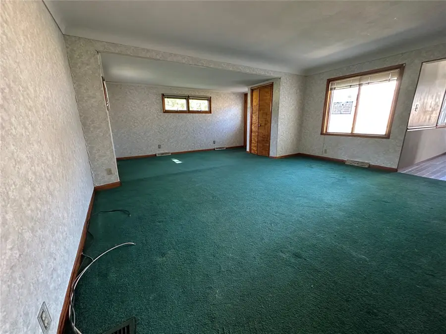 2815 Waveland Dr Nw, Cedar Rapids, IA 52405 - #2