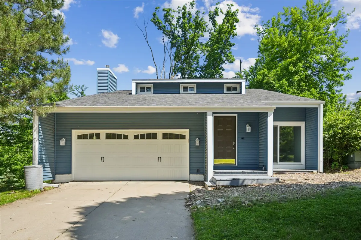 2312 Chestnut Ct Ne, Cedar Rapids, IA 52402 - #1