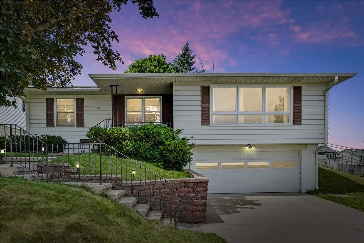2762 Teresa Dr Sw, Cedar Rapids, IA 52404 - #1