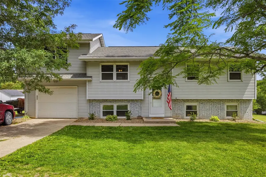 3272 Coral Ave Ne, Solon, IA 52333 - #2