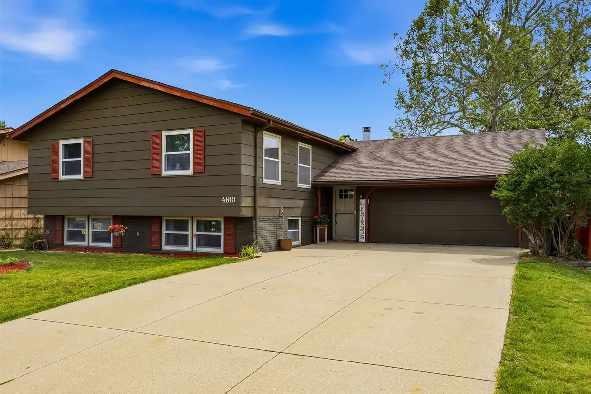 4610 Pineview Drive Ne, Cedar Rapids, IA 52402 - #1