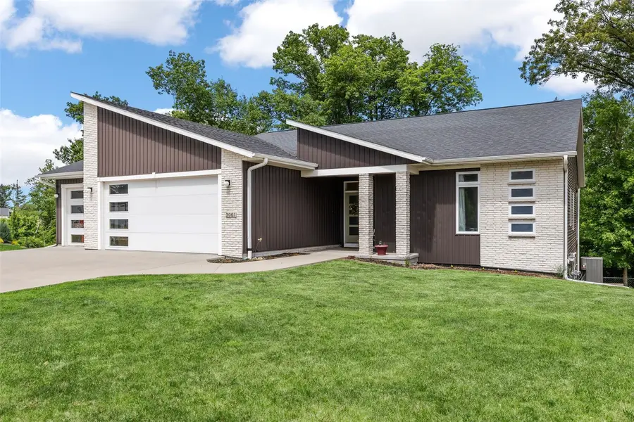 3061 Dell Ridge Lane, Hiawatha, IA 52233 - #3