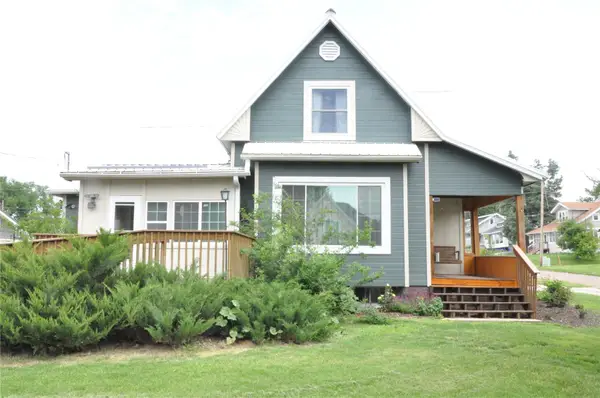 1402 11th Avenue, Belle Plaine, IA 52208