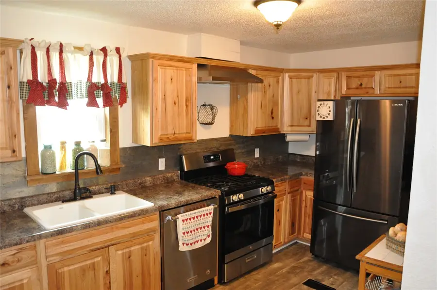 1402 11th Avenue, Belle Plaine, IA 52208 - #2
