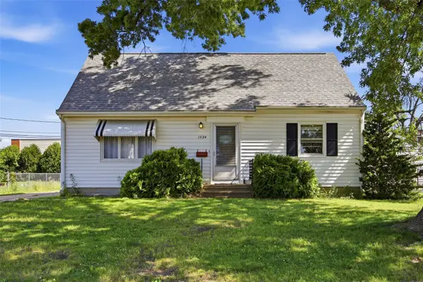 1524 48th Street Ne, Cedar Rapids, IA 52402