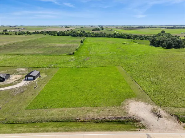 3338 Troy Mills Boulevard, Coggon, IA 52218