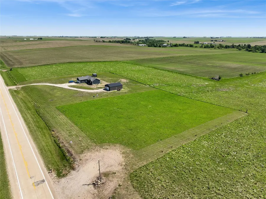 3338 Troy Mills Boulevard, Coggon, IA 52218 - #2