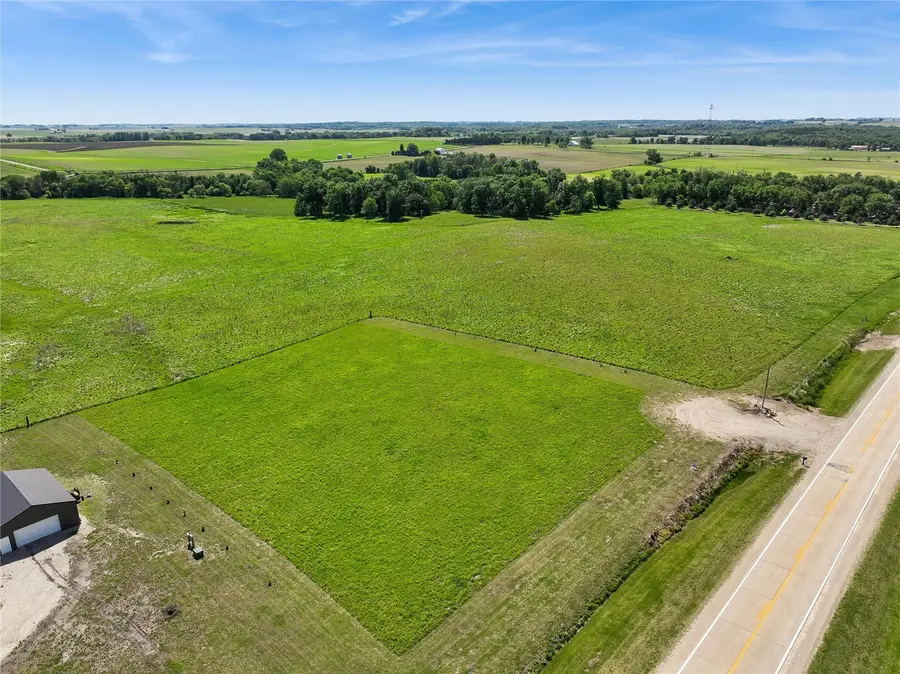 3338 Troy Mills Boulevard, Coggon, IA 52218 - #3