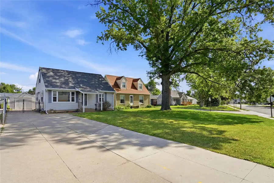 1902 Johnson Avenue Nw, Cedar Rapids, IA 52405 - #2