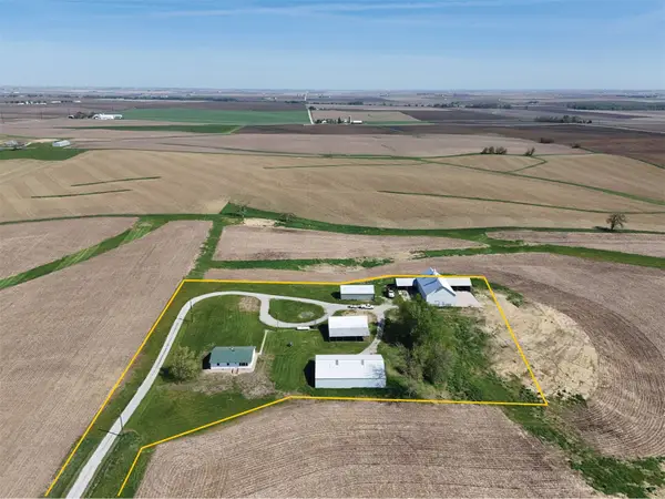 2395 Benton-iowa Rd., Marengo, IA 52301