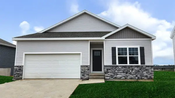 2762 Cecelia Drive, Hiawatha, IA 52233