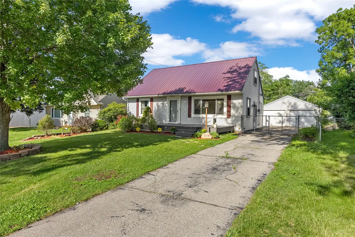 3114 Eastern Avenue Ne, Cedar Rapids, IA 52402 - #1